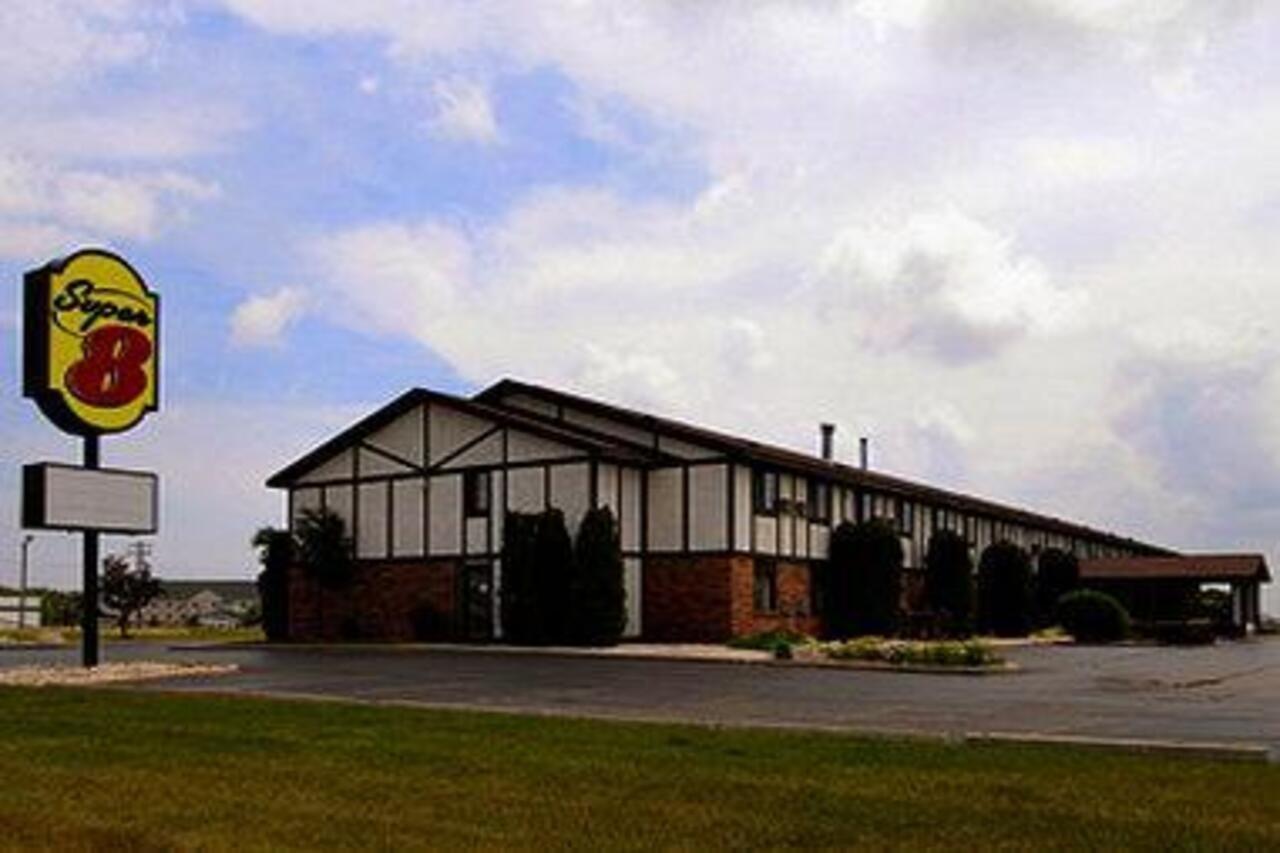 Baymont By Wyndham Oshkosh Airport Hotel Eksteriør billede