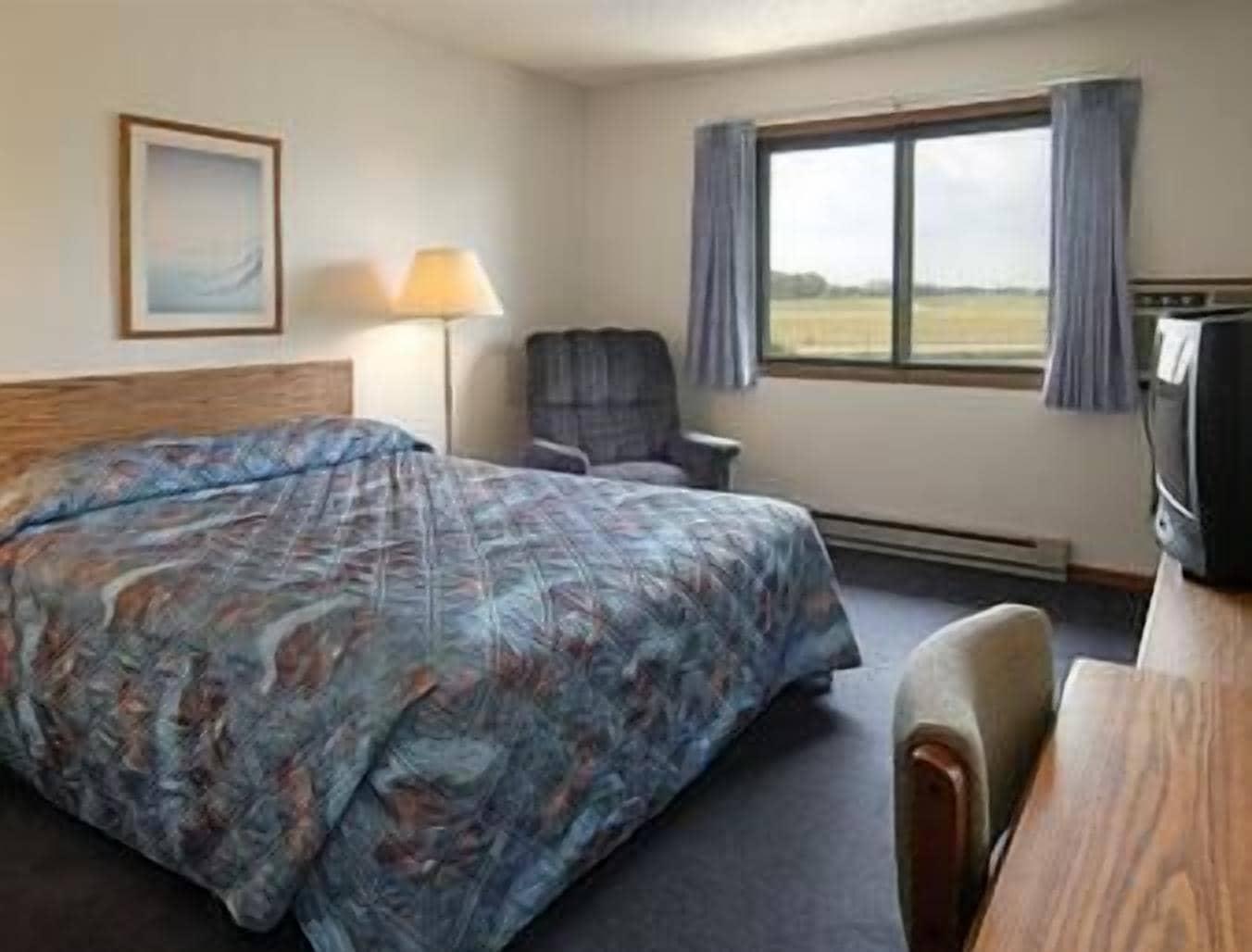Baymont By Wyndham Oshkosh Airport Hotel Værelse billede