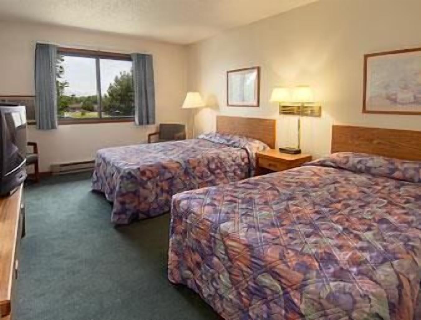 Baymont By Wyndham Oshkosh Airport Hotel Værelse billede