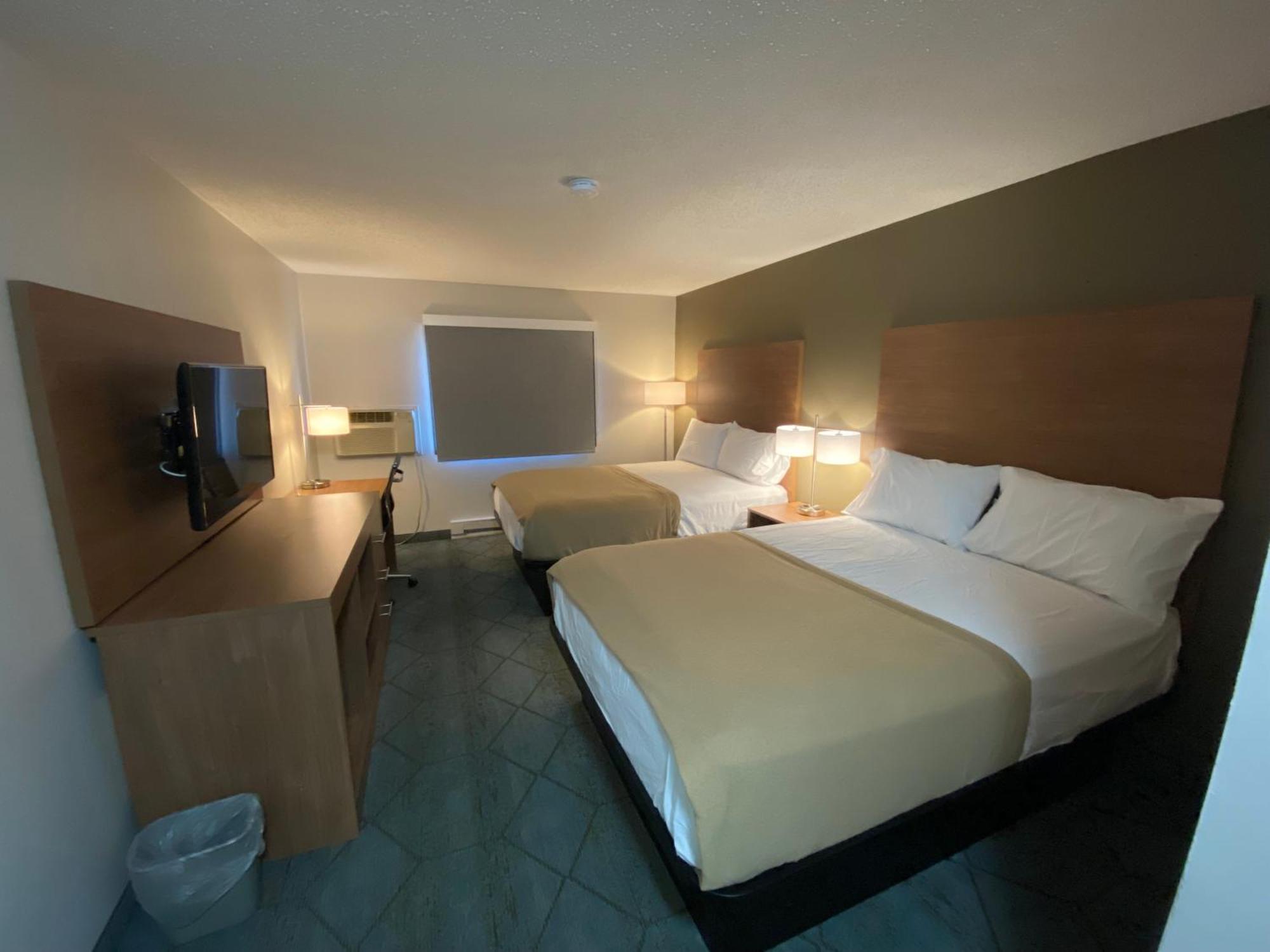 Baymont By Wyndham Oshkosh Airport Hotel Eksteriør billede